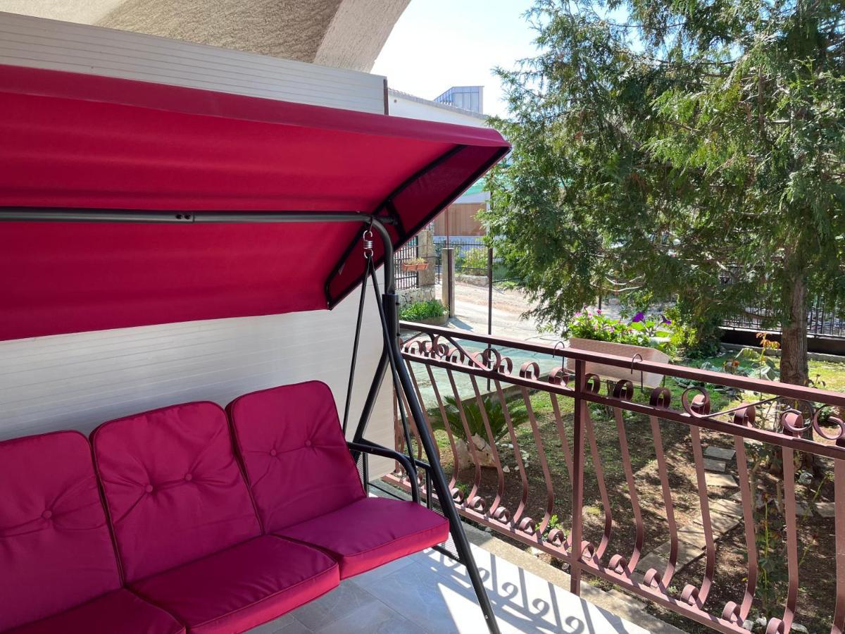 Apartments Villa Mirella 20 M From The Sea - Free Parking Trogir Exterior photo