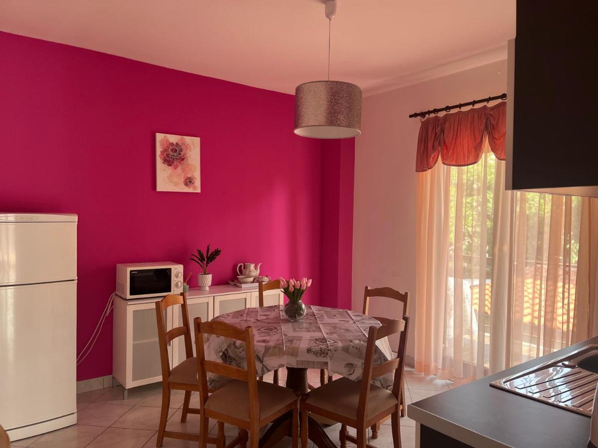 Apartments Villa Mirella 20 M From The Sea - Free Parking Trogir Exterior photo