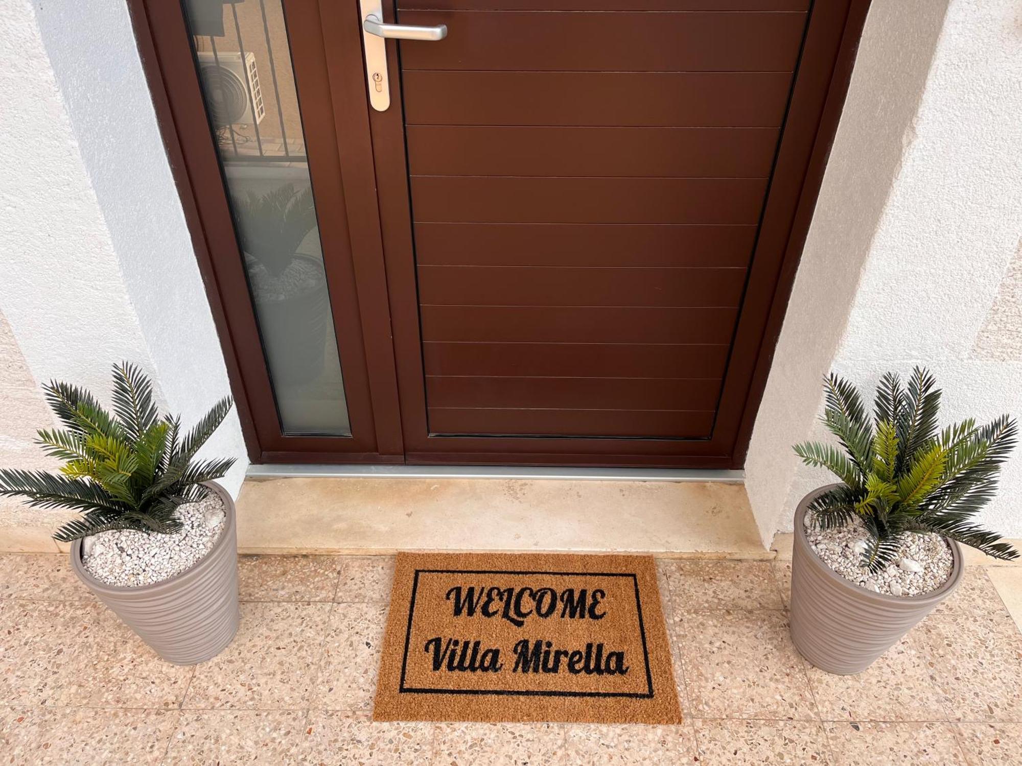 Apartments Villa Mirella 20 M From The Sea - Free Parking Trogir Exterior photo