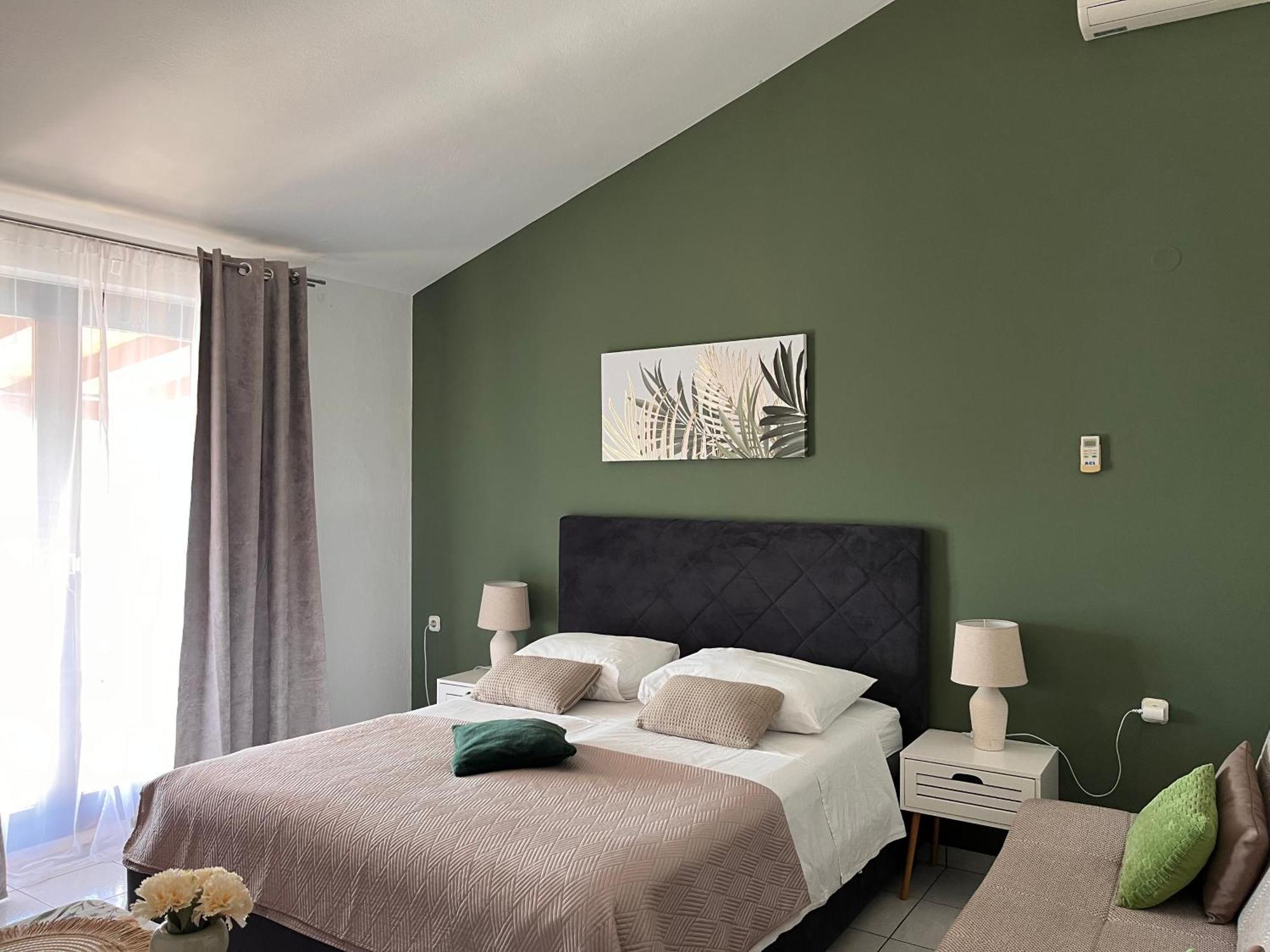 Apartments Villa Mirella 20 M From The Sea - Free Parking Trogir Exterior photo