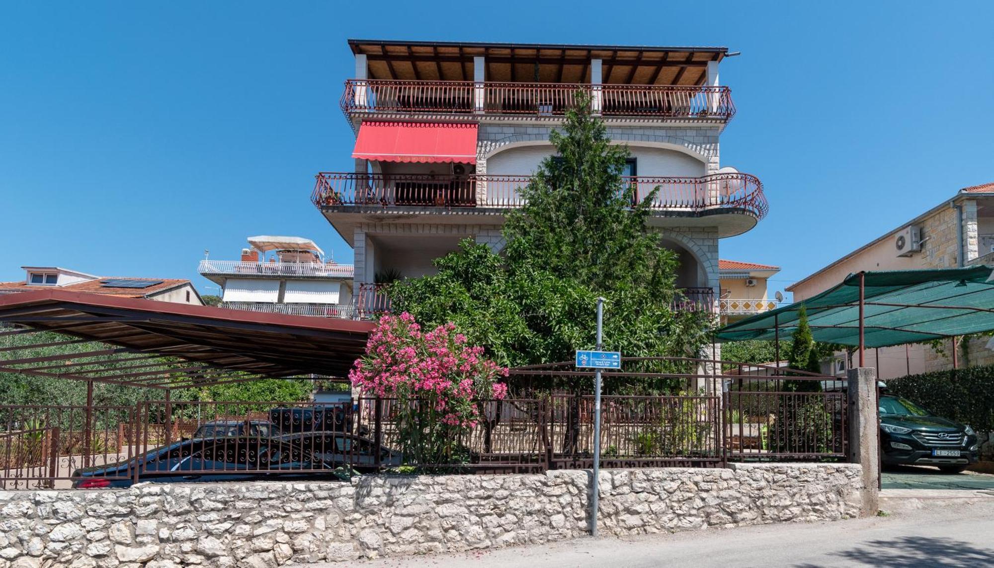 Apartments Villa Mirella 20 M From The Sea - Free Parking Trogir Exterior photo